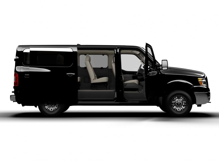  Nissan NV3500 HD Passenger Van 2011 года  (фото 4 из 8)